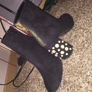 Black heels with Pros on the back